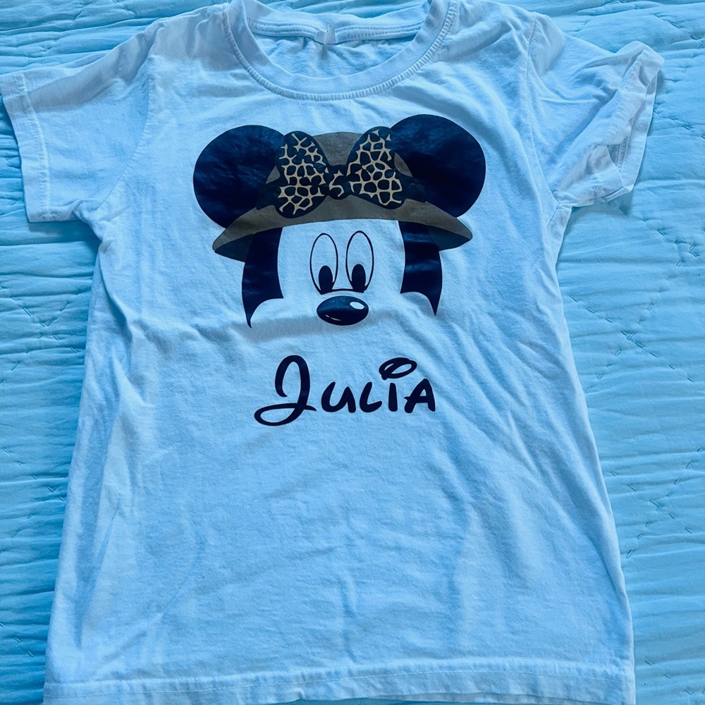 Size small Disney shirt Julia